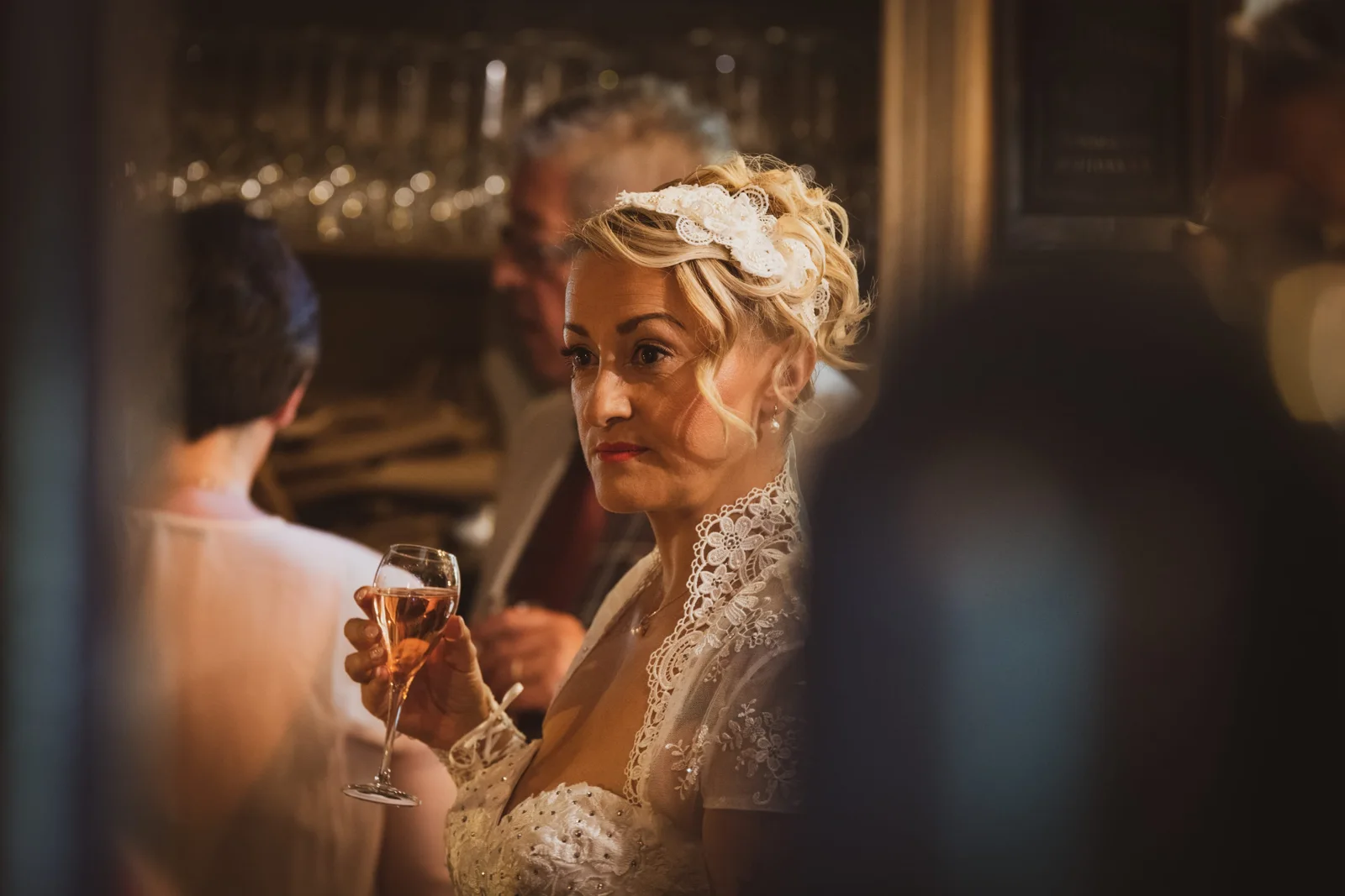 Portrait de la mariée pendant les préparatifs — Eric Bomal